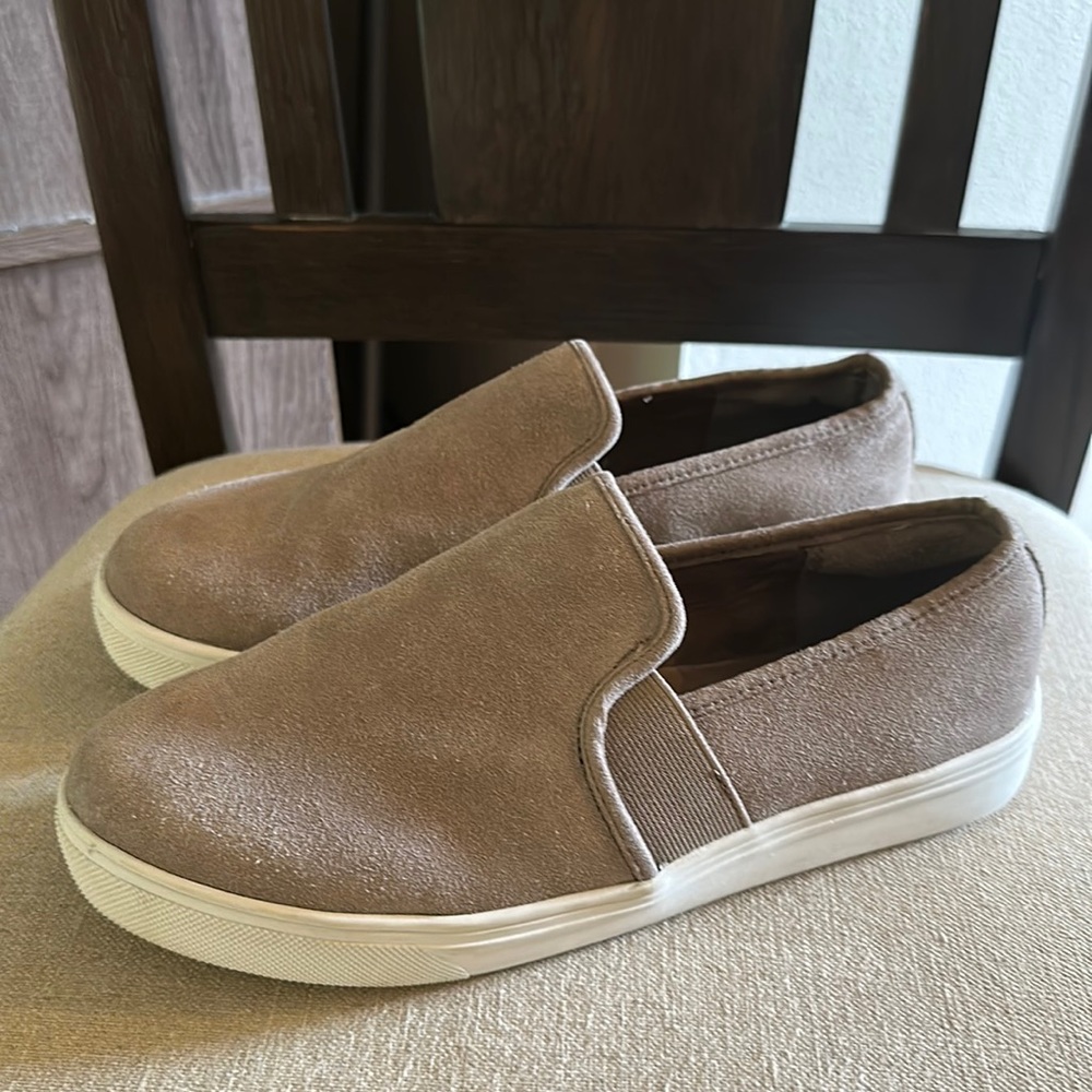 Blondo Women’s Suede Slip On Waterproof Sneakers Flats Tan Size 8